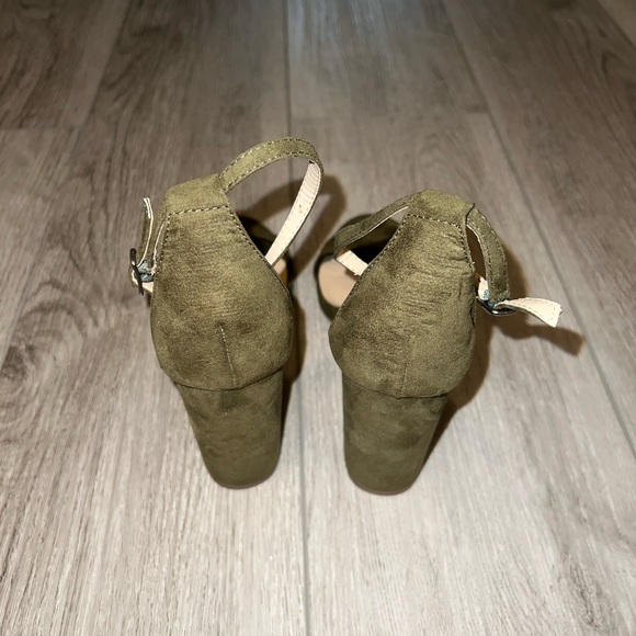 Olive green high heels - Picture 2 of 4